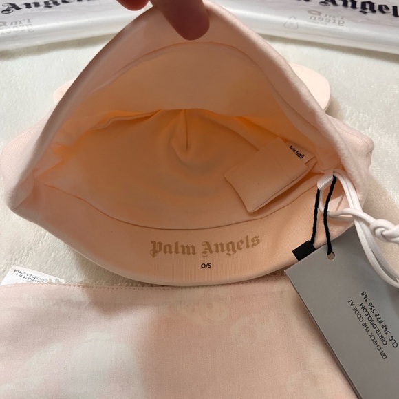 PALM ANGELS NEWBORN SET BEAR HAT AND BIB PINK BABY SHOWER GIFT NEW NET COTTON - Picture 3 of 3